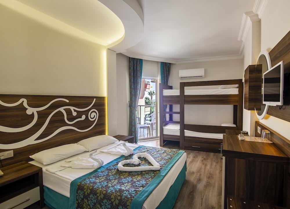 Kleopatra Blue Hawai Hotel Alanya Exterior photo